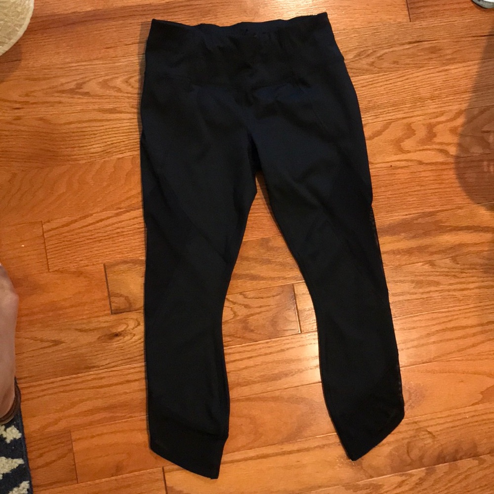 Athleta Cropped Mesh Cut Out Leggings